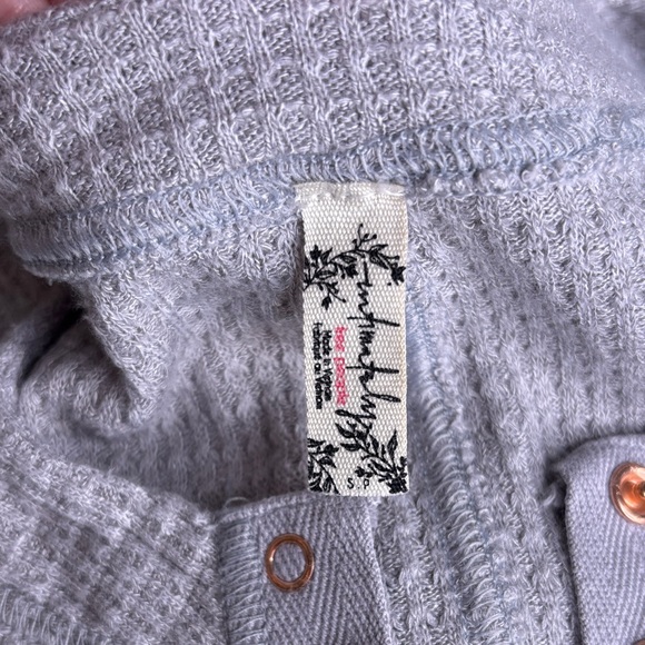 Set of Four Long Sleeve Shirts Size Small - Picture 6 of 9